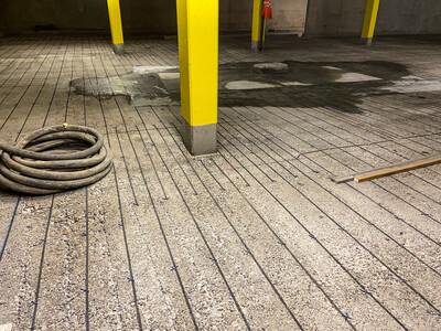 Der Untergrund ist sauber vorbereitet, mit Anoden versehen und somit bereit für den Einbau des ARMO-crete® w RQ+. Bild: S&P