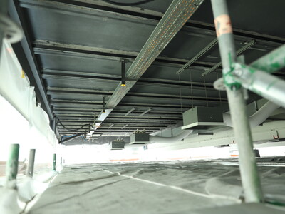 Aufgrund der Installationen war das Anbringen der C-Laminate relativ aufwendig. Bild: S&P