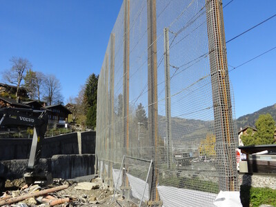 Das Schutzgitter war acht Meter hoch und 110 Meter lang. Bild: S&P