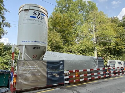 En plein cœur de la ville de Winterthur, la logistique sans poussière et peu encombrante avec silo a facilité le travail.