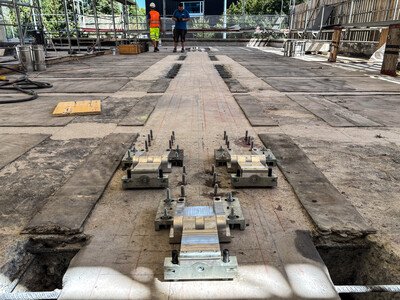 Ausrichtung der Vorspannvorrichtungen auf einer Länge von 12m.